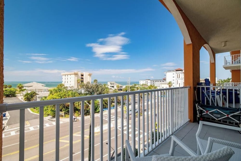 Madeira Bay Resort I 1402 in Saint Pete Beach, United States