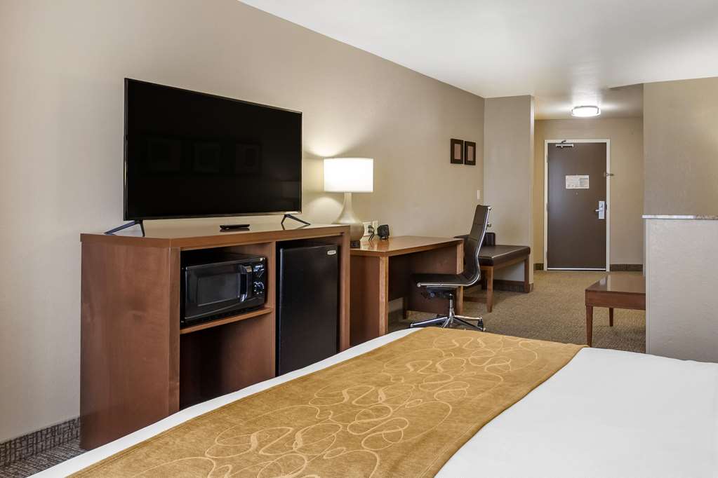 Comfort Suites Coralville I 80 - photo 14