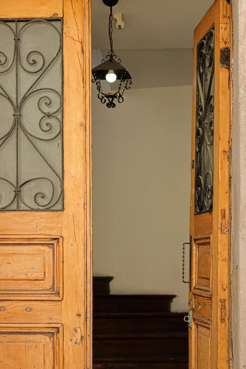 Unique 3 Studio Combo for 6 Guests By Wehost