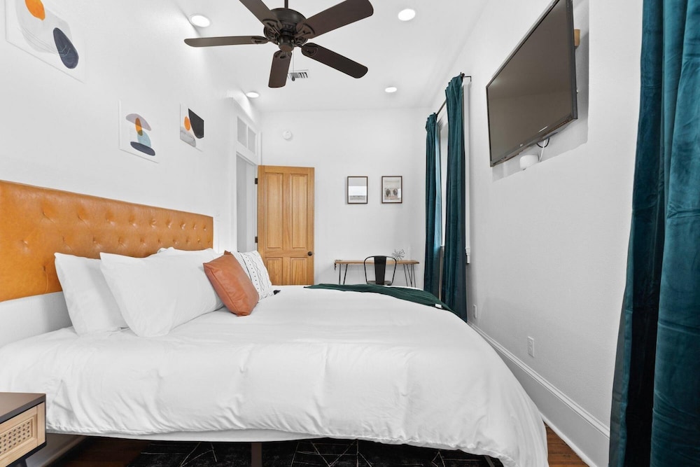 Mid City 2BR w Balcony Near Canal Streetcar - photo 21