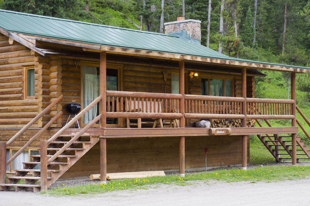 320 Guest Ranch — 4-Star Luxury Hotel in Big Sky, United States