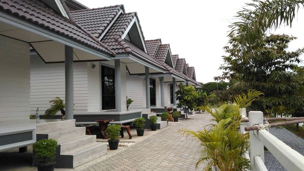 Sukai Riverview - carbon neutral hotel in Sena