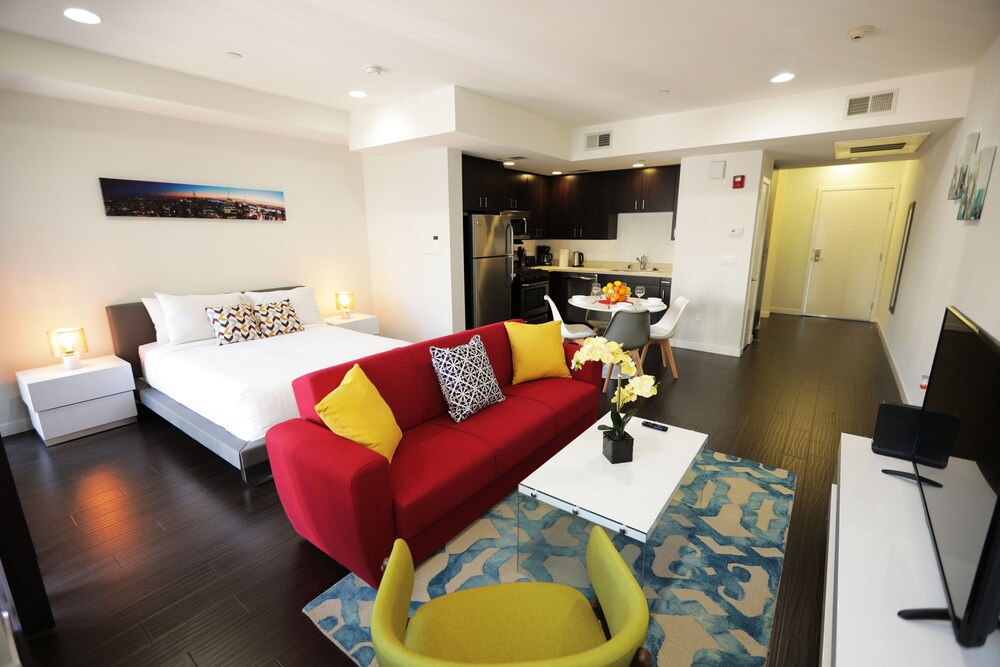 Downtown Cosmopolitan Suites - featured photo