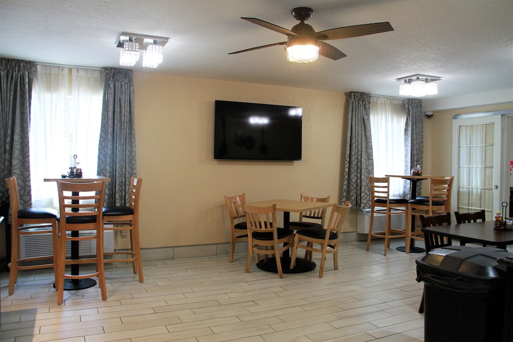 Baymont by Wyndham Stevens Point - photo 57