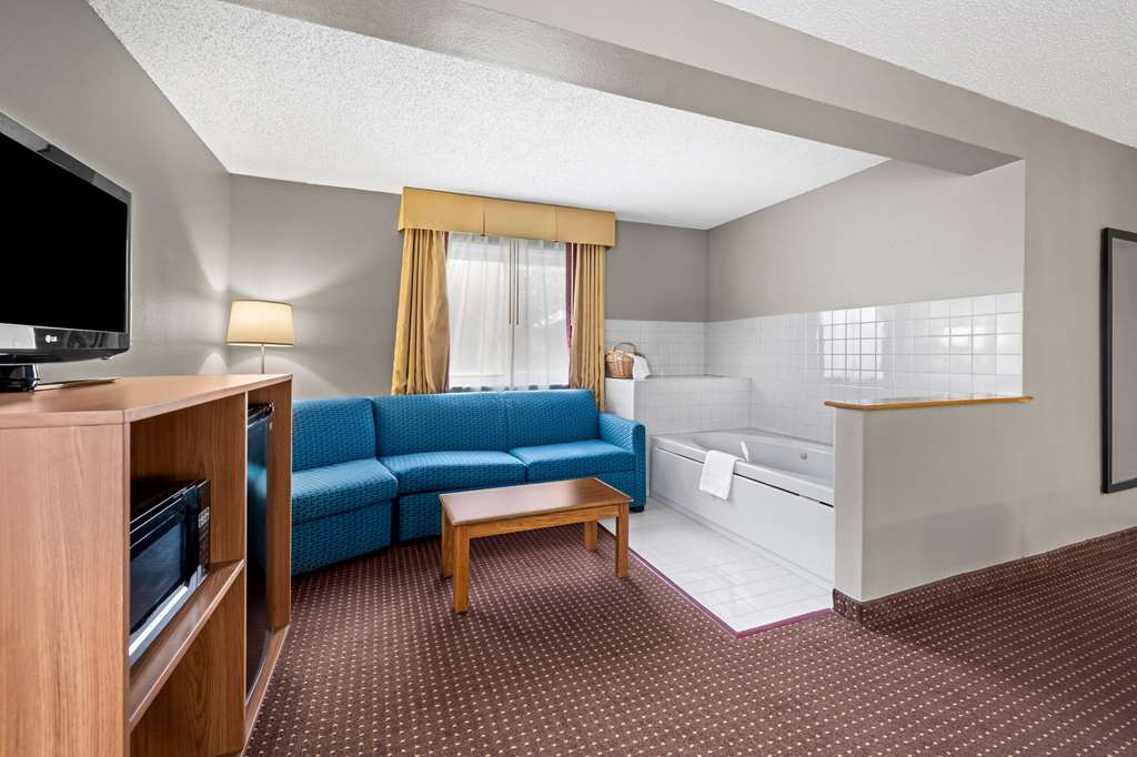 Super 8 by Wyndham Waverly - photo 31