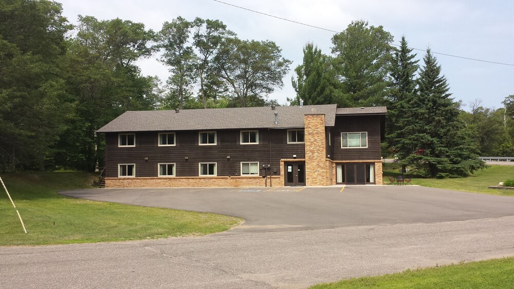 Pelican Lakes Motel — hotel in Pequot Lakes