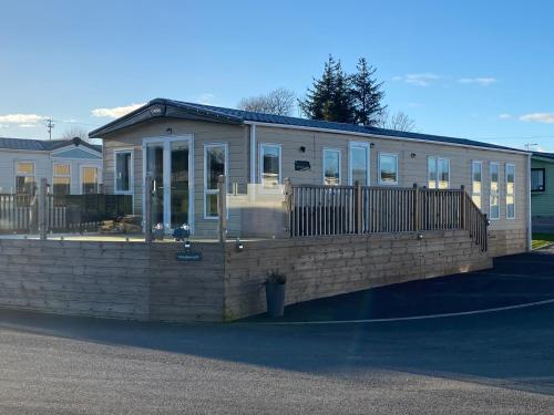 Luxury Lake District Holiday Lodge Sleeps 4 — 4-Star Luxury Hotel in Cockermouth, United Kingdom