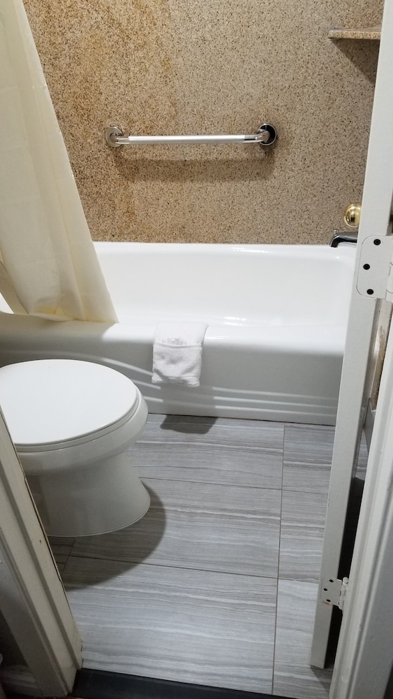 Prestige Inn - photo 11