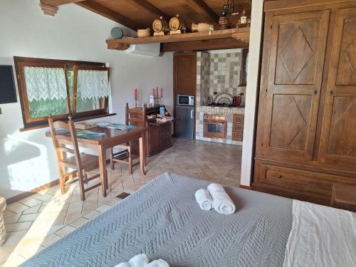 B&B Monte Tavolino — 4-Star Luxury Hotel in Capodimonte, Italy