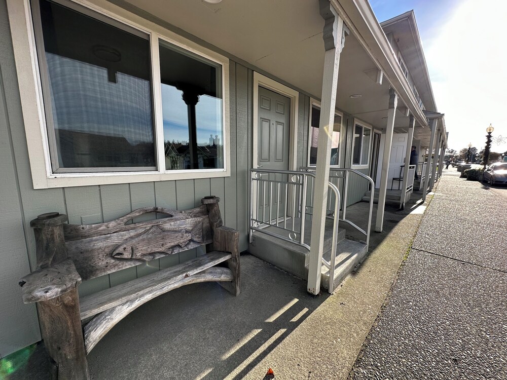 The Coastal Inn and Suites - photo 158
