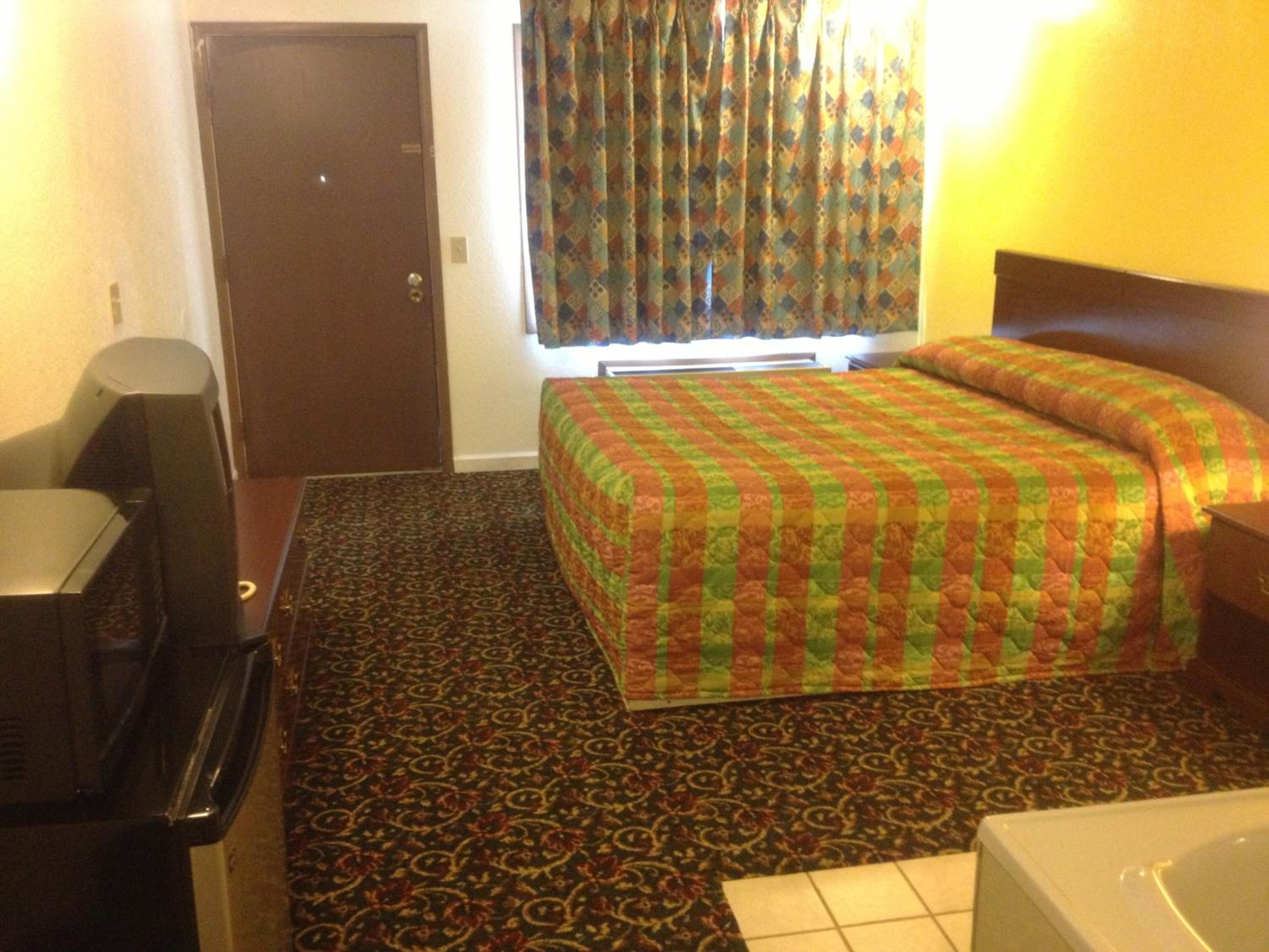 Guest Inn Lebanon - photo 16