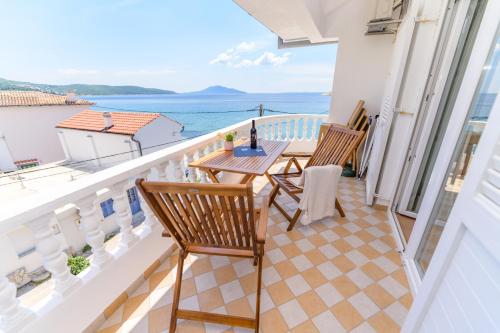 Apartmani Noris — 4-Star Luxury Hotel in None, Croatia