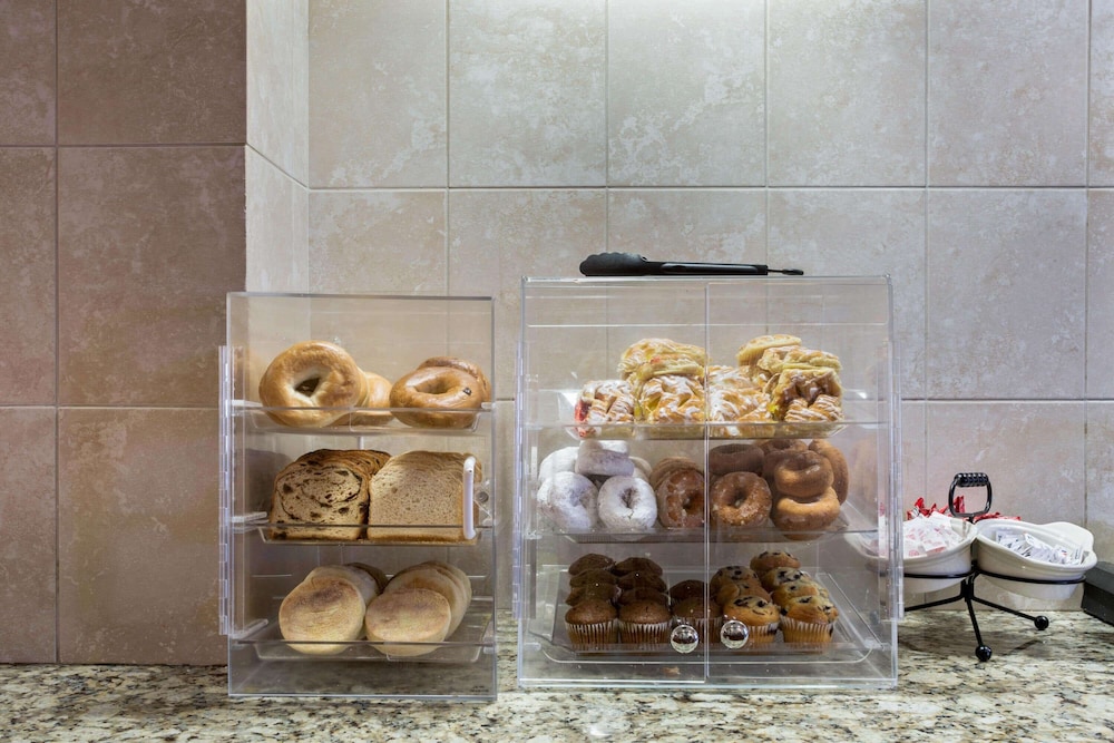 Hampton Inn by Hilton Manchester - photo 48