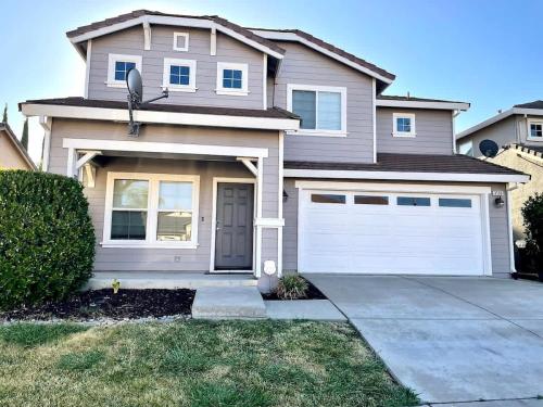 Beautiful West Sacramento Home — 4-Star Luxury Hotel in West Sacramento, United States