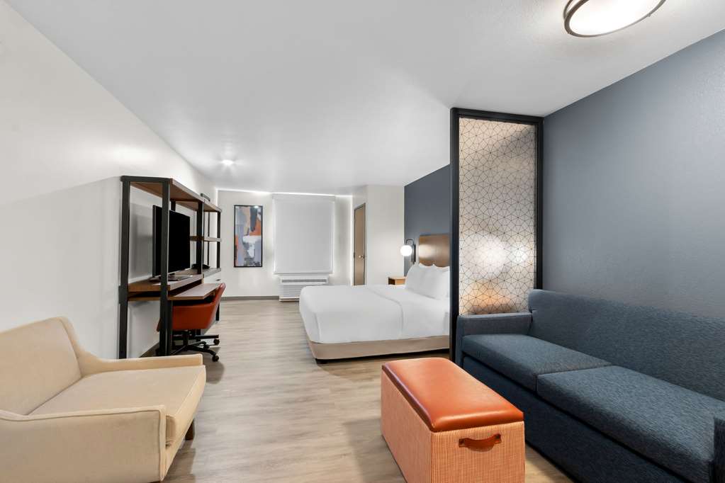 Everhome Suites Glendale Sports Entertainment District - photo 25