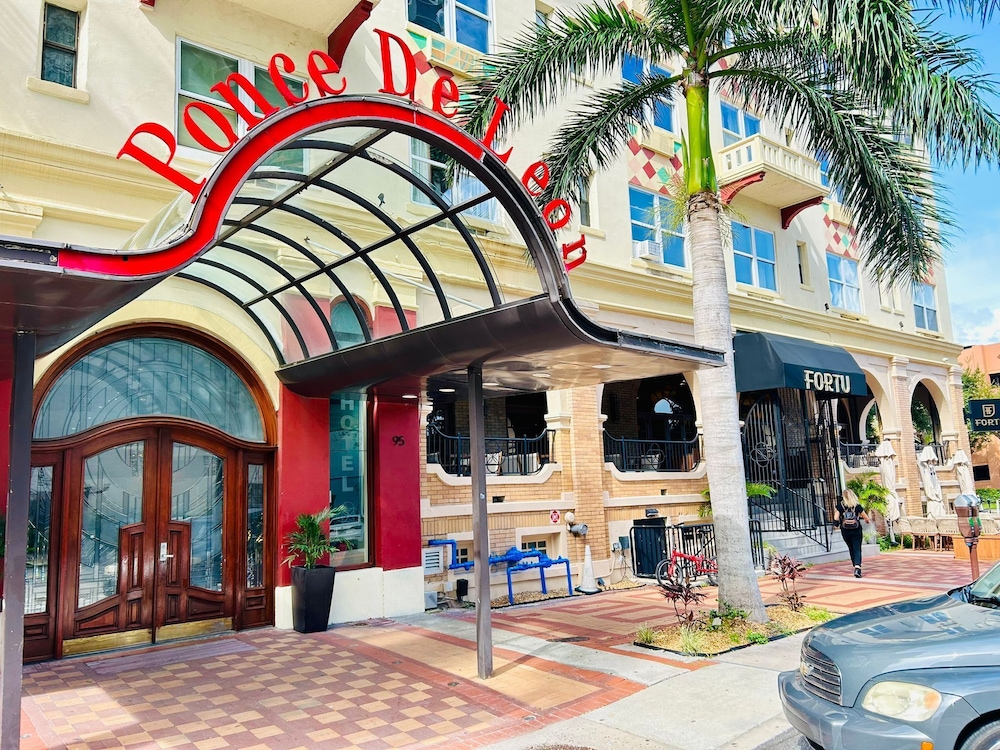 Ponce De Leon Hotel - photo 24