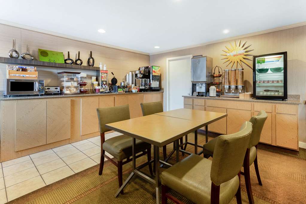 La Quinta Inn by Wyndham Chicago Willowbrook - photo 27