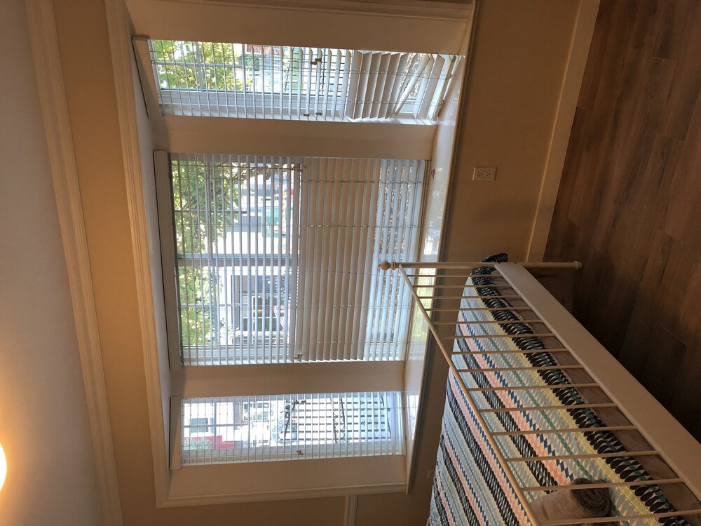 Cora’s Place — Vancouver — photo 2
