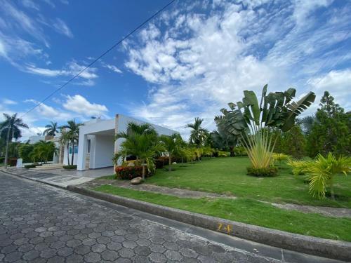 Casa Piscina Girardot Condominio Campestre — 4-Star Luxury Hotel in Flandes, Colombia