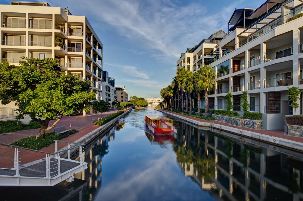 Waterfront Marina Residential — 4-Star Luxury Hotel in Cape Town, South Africa