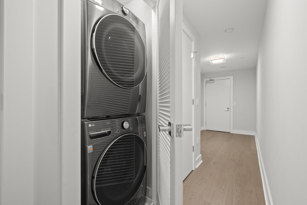 Global Luxury Suites at Tribeca - photo 11