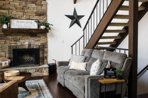 Little Chip Lake Arrowhead Cabin — 4-Star Luxury Hotel in Lake Arrowhead, United States