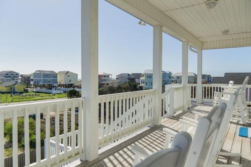 Kiki Hut by Oak Island Accommodations - photo 8