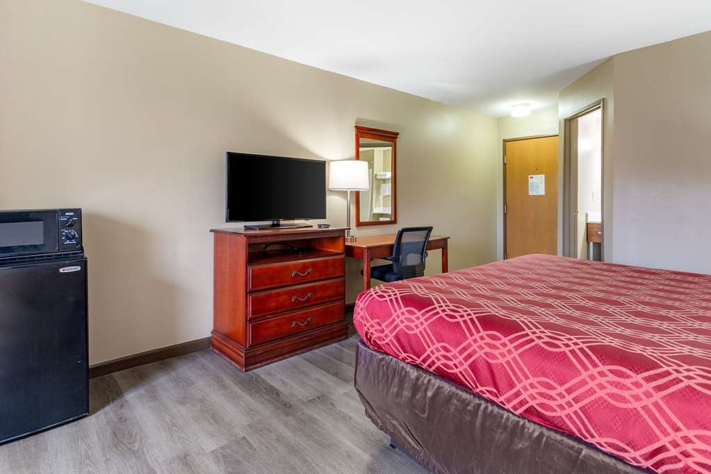 Econo Lodge Inn & Suites Dickson - photo 14