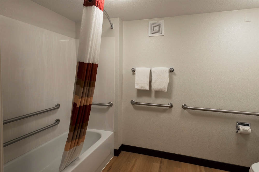 Red Roof Inn Richmond South - photo 21