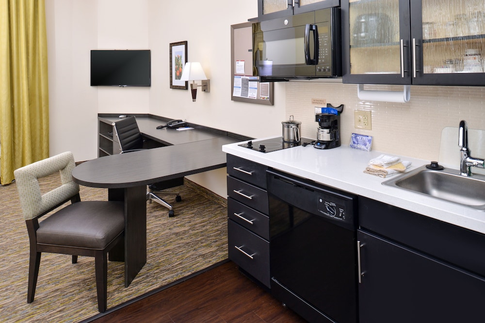 Candlewood Suites Kenedy by IHG - photo 19