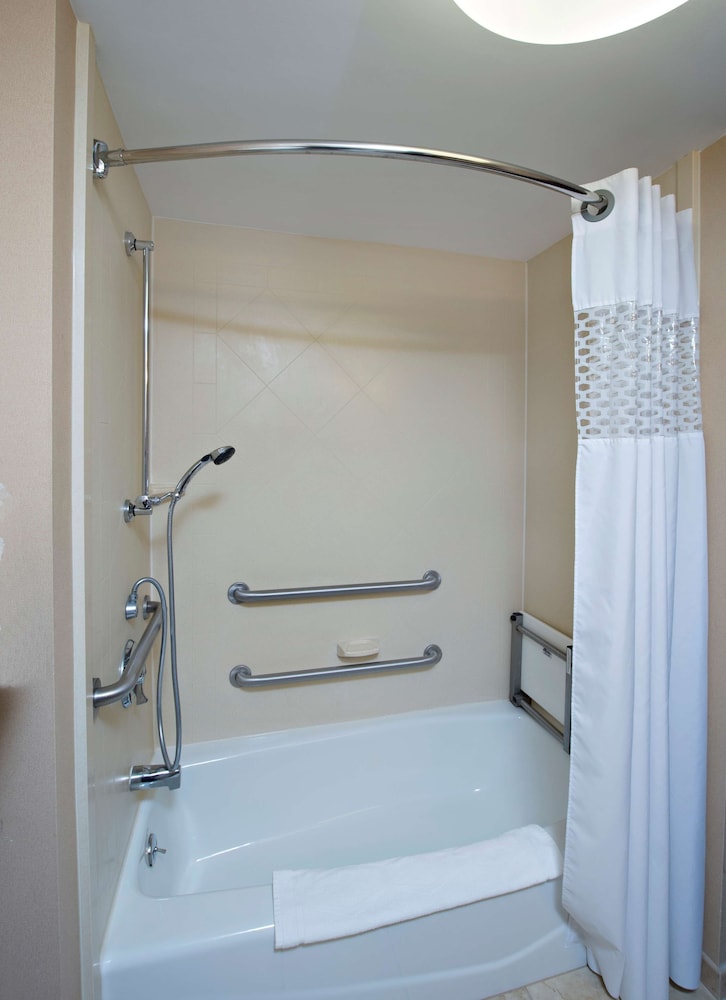 Hampton Inn Bennington - photo 24