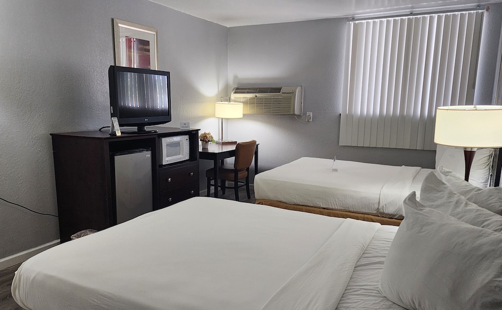 Mariposa Hotel - photo 12