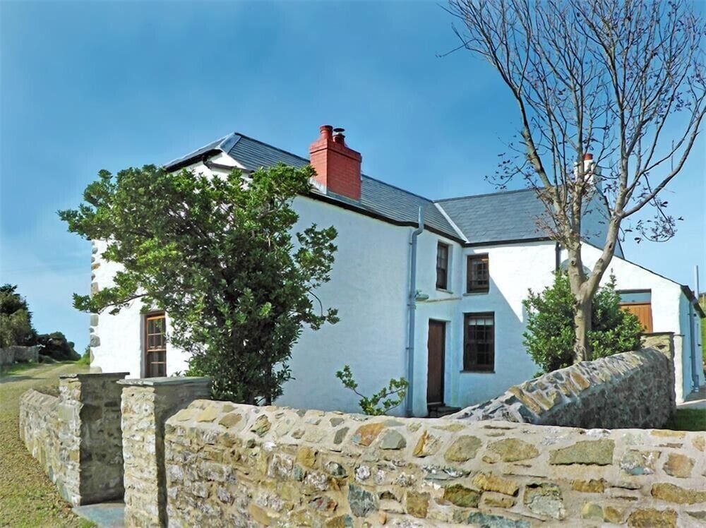 Panteurig Farmhouse — 4-Star Luxury Hotel in Goodwick, United Kingdom