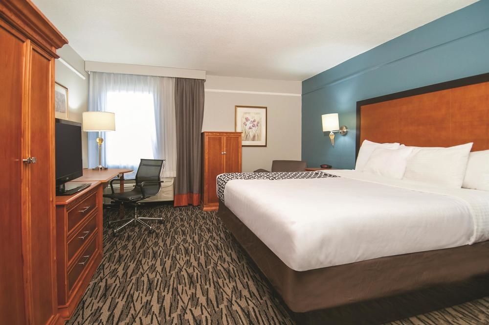 La Quinta Inn San Antonio AlamoDome South - photo 13