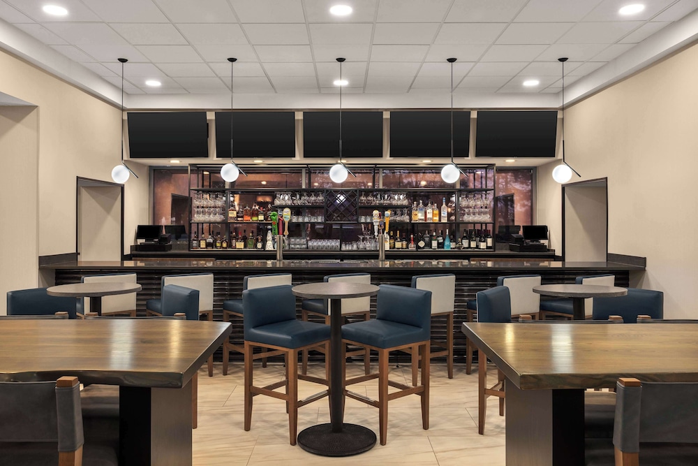 Hampton Inn & Suites Downers Grove Chicago - photo 42