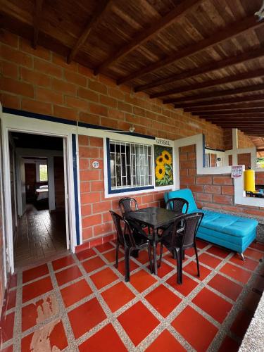 Yarumito Finca Hotel l Cabaña Girasol in Barbosa, Colombia