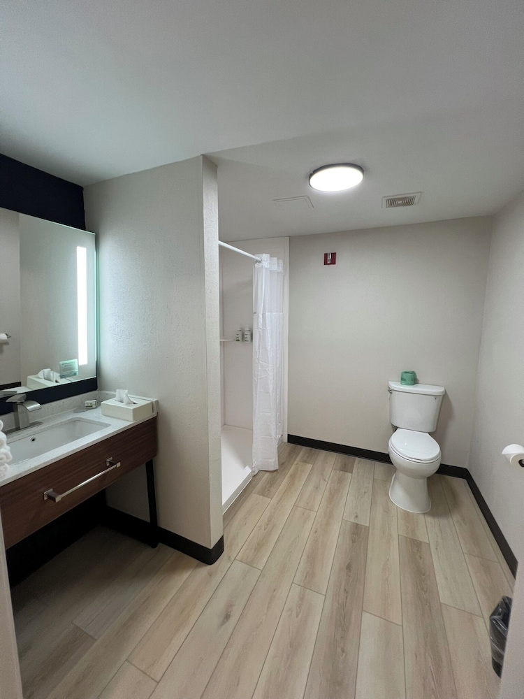Wingate by Wyndham Dublin Near Claytor Lake State Park - photo 35