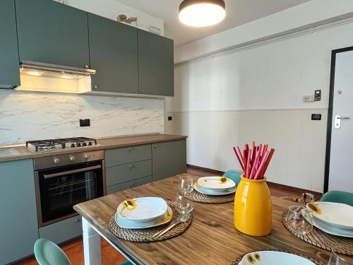 Cozy & Budget Apartment near the Beach — 4-Star Luxury Hotel in Domaso, Italy