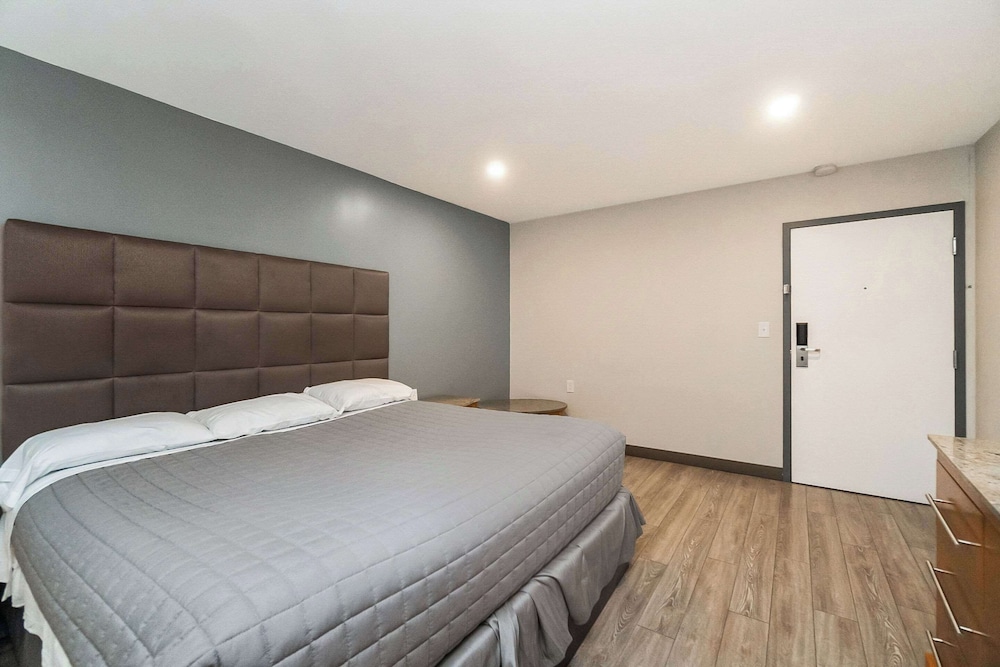 Days Inn by Wyndham Moosic - photo 15