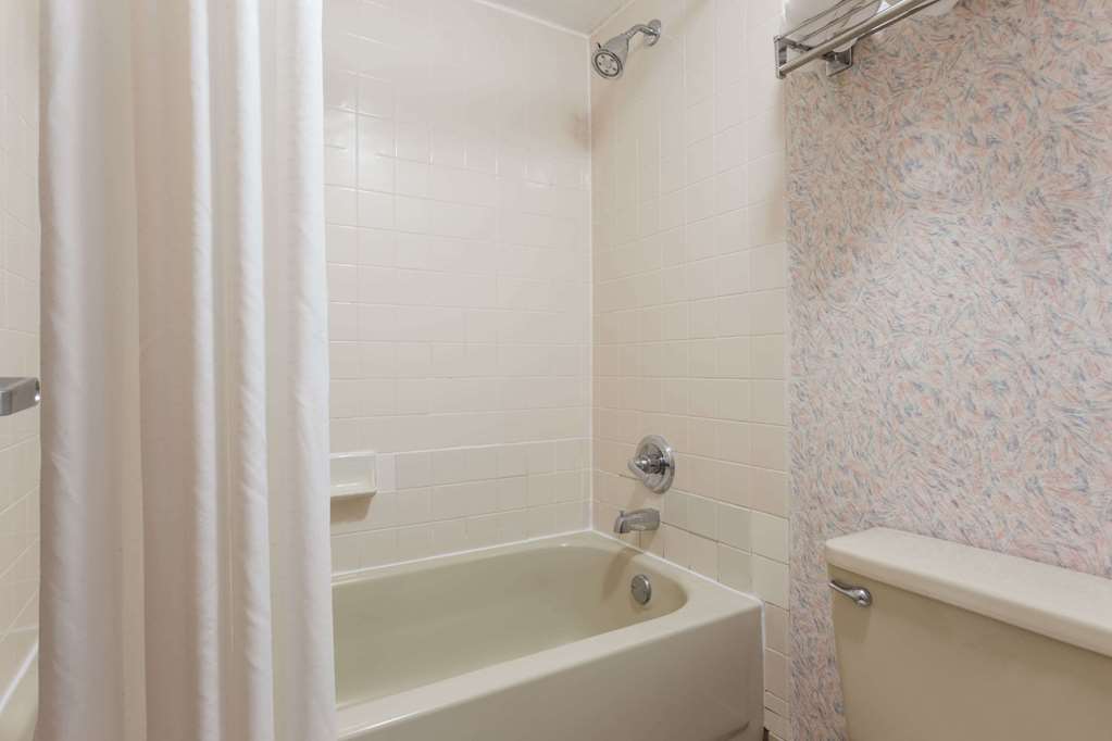 Ramada by Wyndham Portland - photo 8