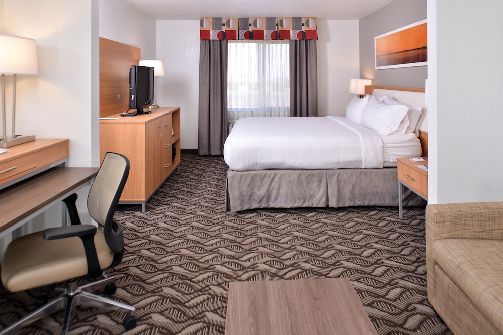 Holiday Inn Express & Suites Lonoke I 40 Exit 175 - photo 11