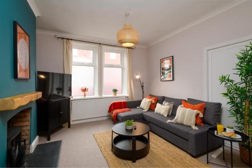 Joseph Suite Stylish 3BR Home with Parking & WIFI — 4-Star Luxury Hotel in Barry, United Kingdom