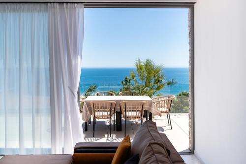 Penthouse Deosebit Frontal la Mare pe Faleza din Eforie Nord Situat la etajul 4 în locația Amaris Aparthotel in Eforie Nord, Romania