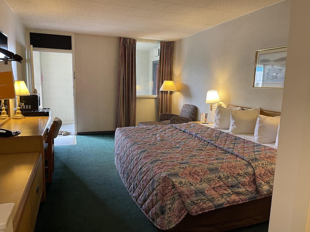 Econo Lodge Altoona I 99 - photo 12