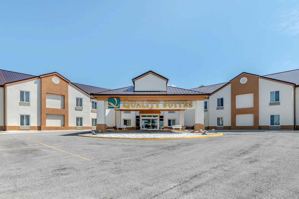 Quality Suites Kansas City International Airport in Kansas City, United States