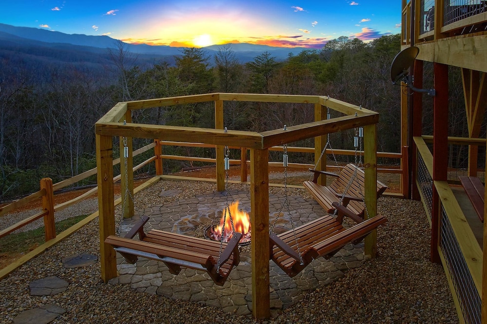 Grand View Apartment 4 — 4-Star Luxury Hotel in Gatlinburg, United States