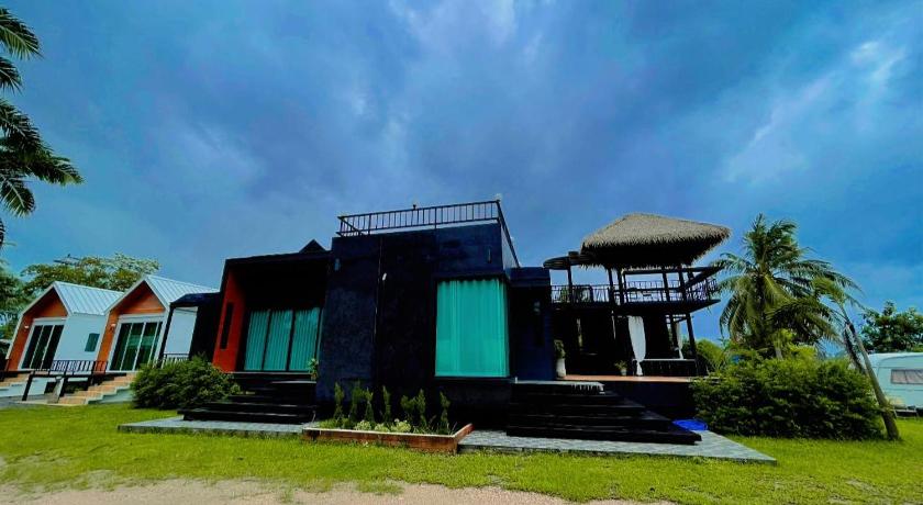 Huather Villa & Cafe หัวเท่อวิลล่า — 4-Star Luxury Hotel in Chumphon, Thailand