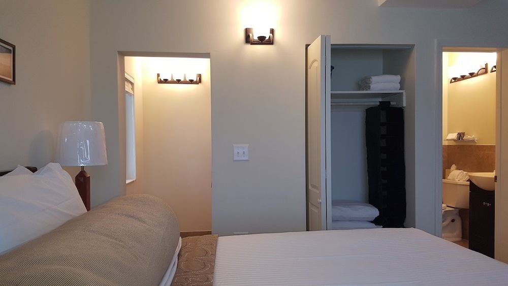 Le Cabanon Motel - photo 2