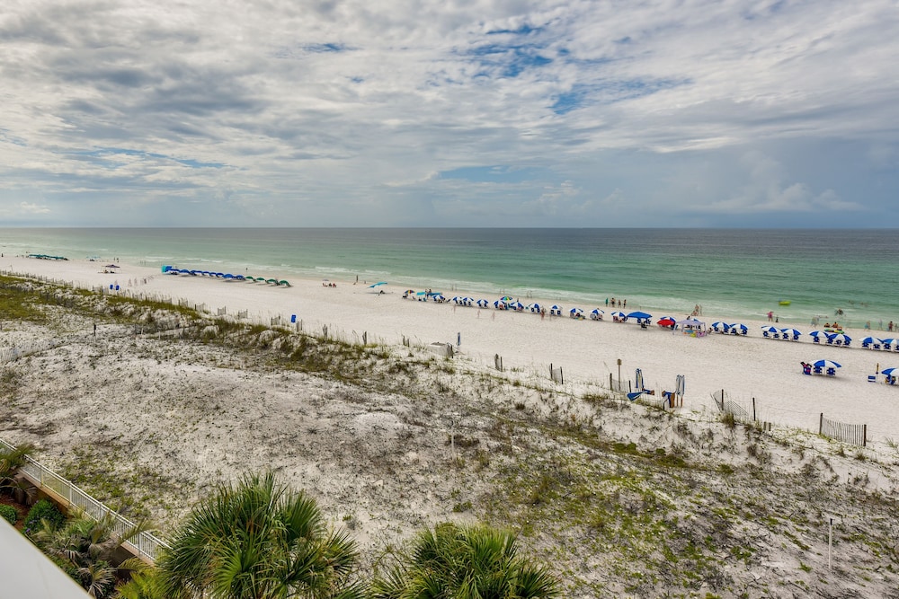 Fort Walton Beach Rental with Pool and Hot Tub Access — 4-Star Luxury Hotel in Fort Walton Beach, United States