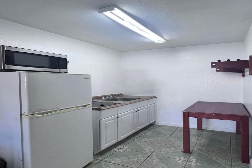 OYO Garden Inn and Suites Pearsall I 35 East - photo 19